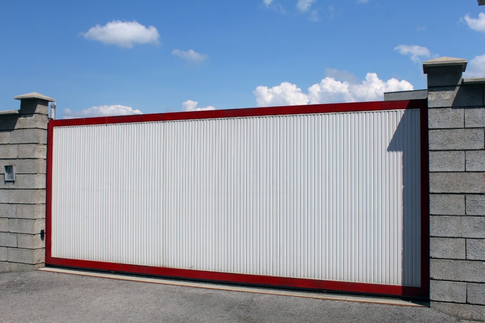 Residential sliding driveway gate for gate repair service